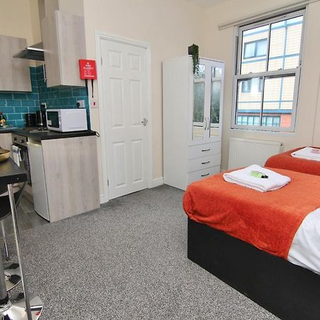Lovely Twin Bed Studio Near Coventry Shopping Centre Екстериор снимка